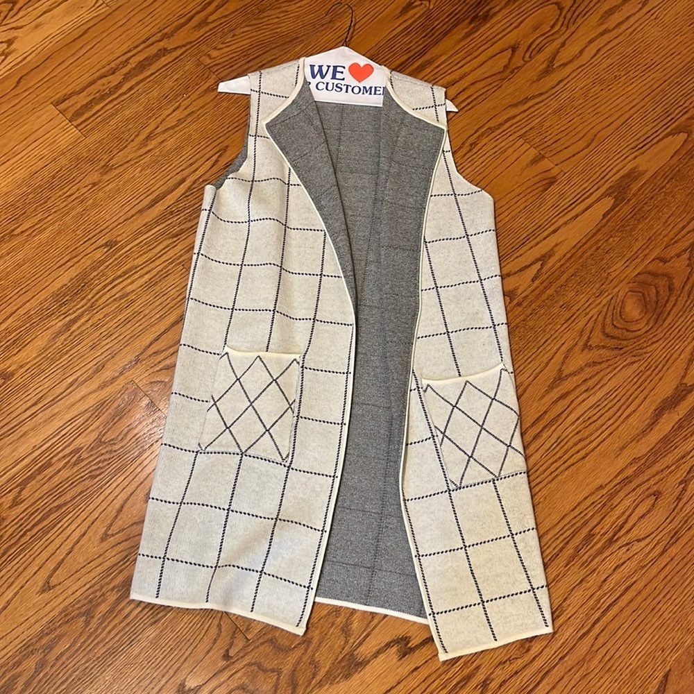 Rain Woman’s Cream and Grey Sleeveless Cadigan Size S